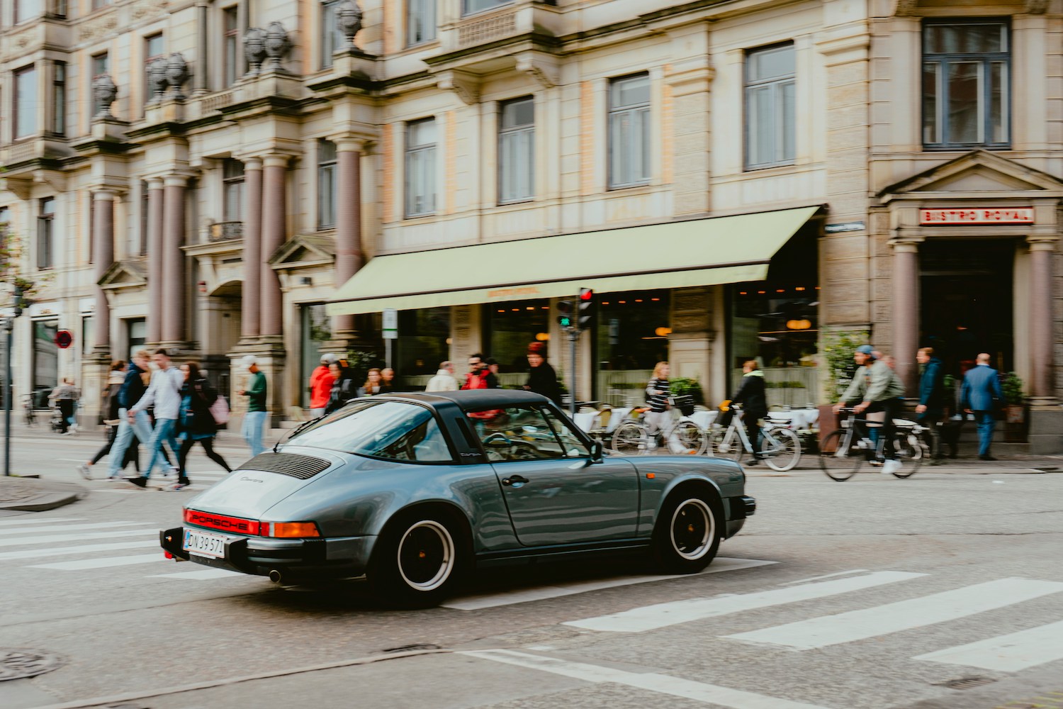 Differences Between Working on Classic and Modern Cars_classic car jobs_1